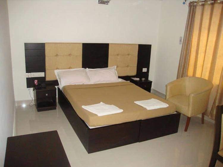 Seaqueen Residency Hotel Chennai Exterior photo