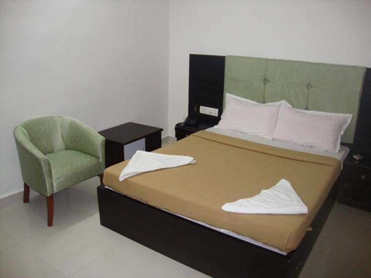 Seaqueen Residency Hotel Chennai Exterior photo
